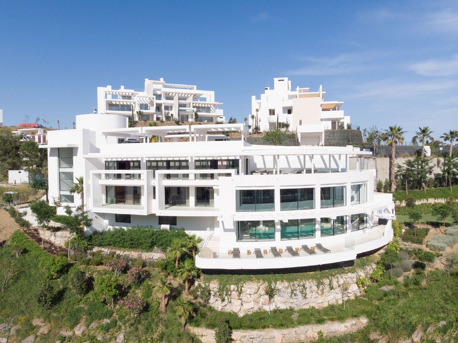 Almendros Residences & Club 2 · 1